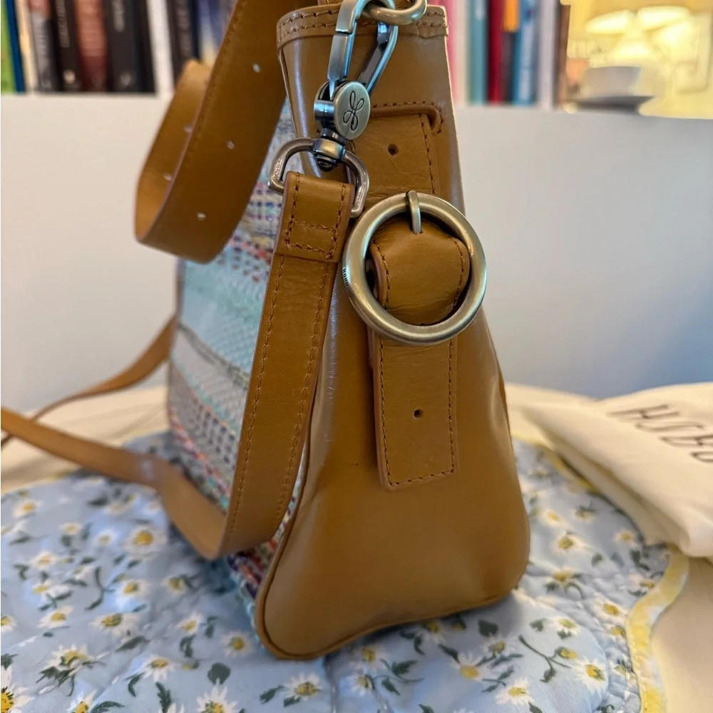 NWT Hobo multicolor leather bag with crossbody and shoulder option - Picture 6 of 14
